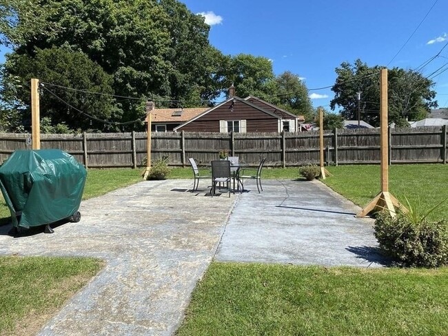 Building Photo - 102 Summer St