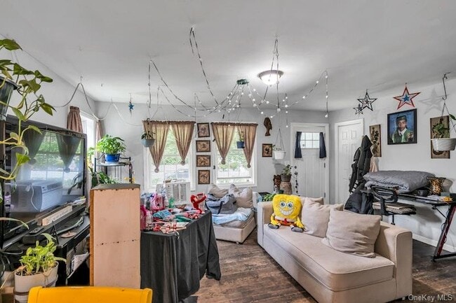 Building Photo - 13 Carr Ln