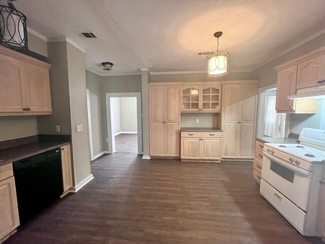 Building Photo - 305 Warpath Rd