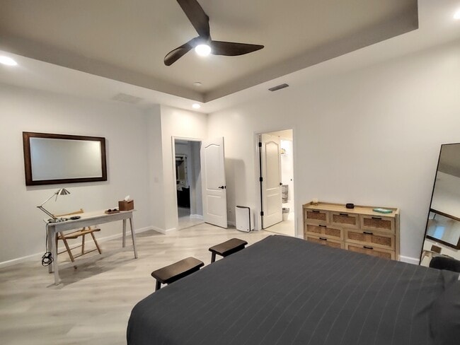 Building Photo - 253 Bella Dr