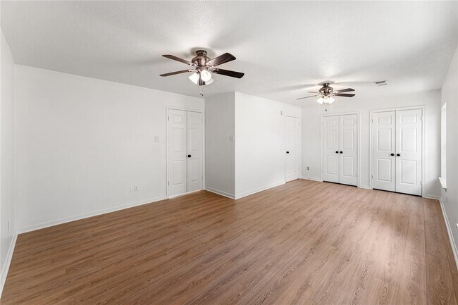 Building Photo - 2434 Blue Rose Dr