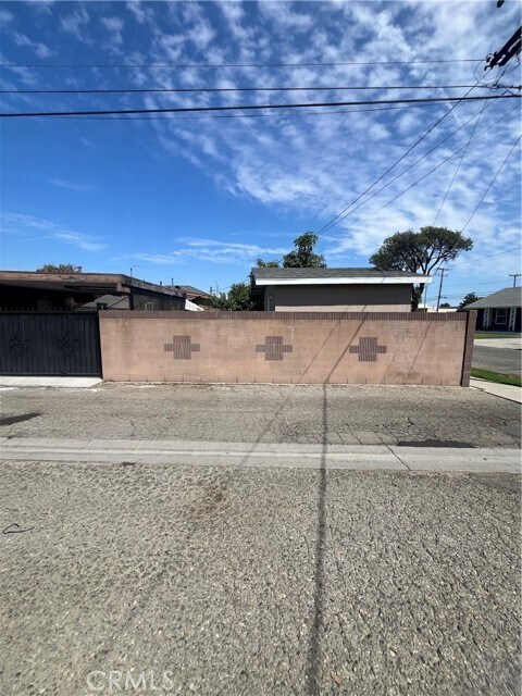 Building Photo - 10547 Garfield Ave