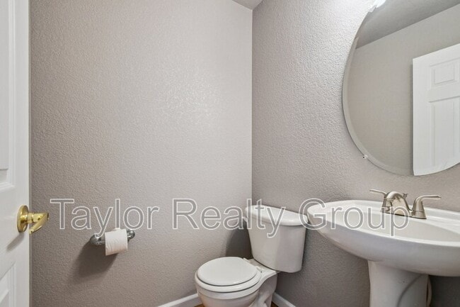 Building Photo - 22951 E Roxbury Dr