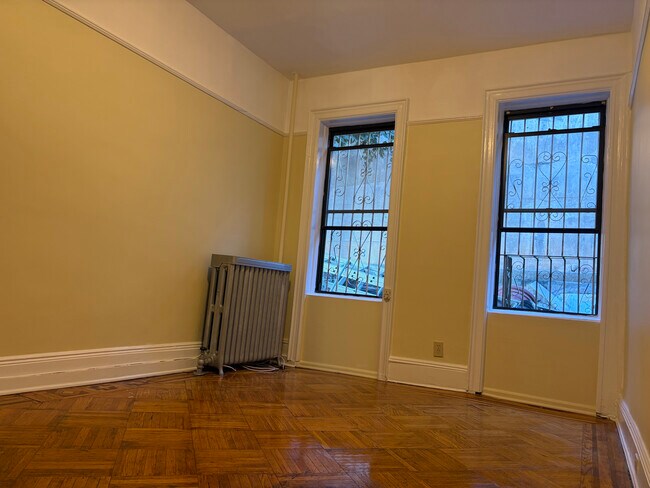 Building Photo - 129 Sunnyside Ave