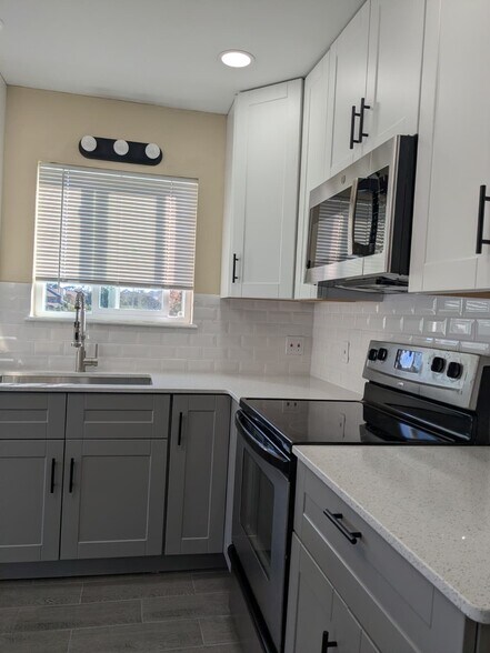 Building Photo - 3700 Golf Colony Ln