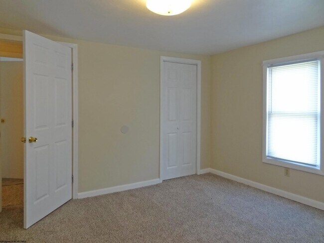 Building Photo - 2726 Stewartstown Rd