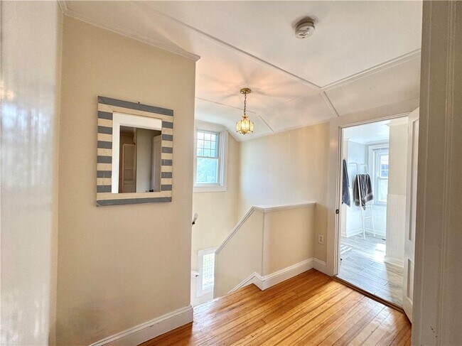 Building Photo - 8 Morton Ave