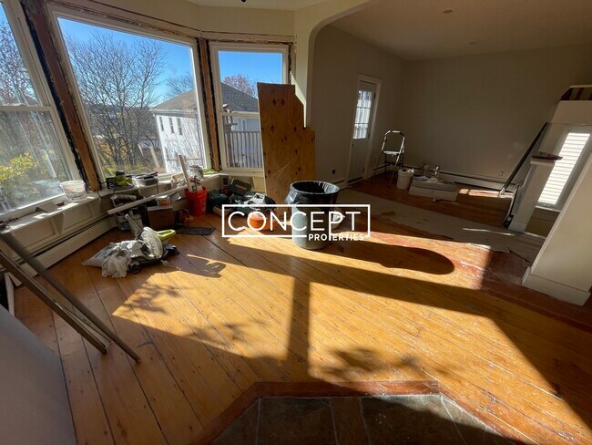 Building Photo - 54 Lawn St