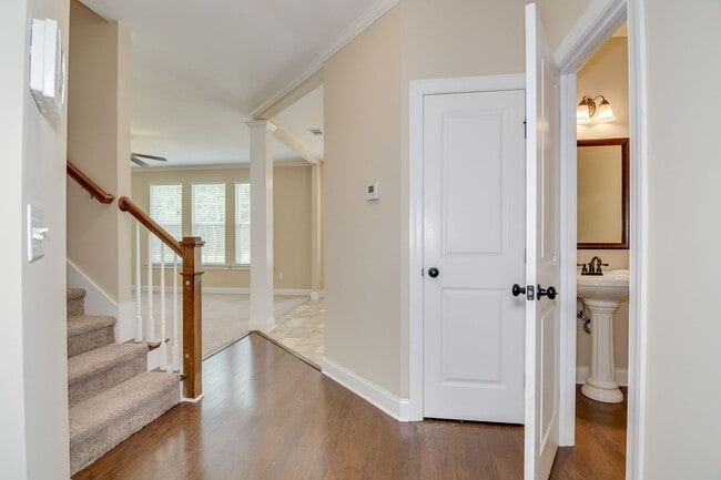 Building Photo - Canterbury Farms - 4 Bed 2.5 Bath