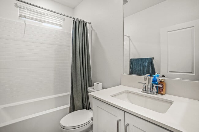 Building Photo - 2152 Senita Dr
