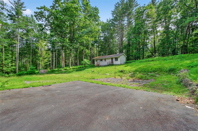 Building Photo - 52 Luxton Lake Rd
