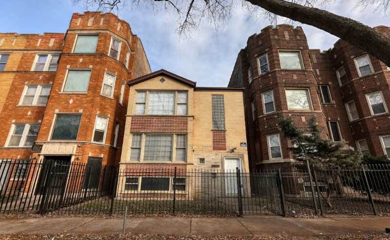 Building Photo - 7835 S Essex Ave