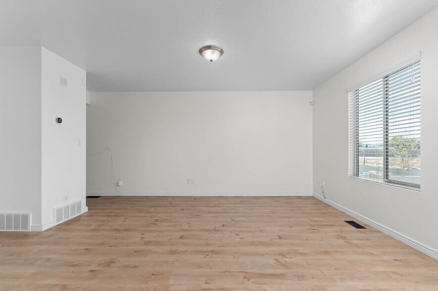 Building Photo - 246 S 1800 E