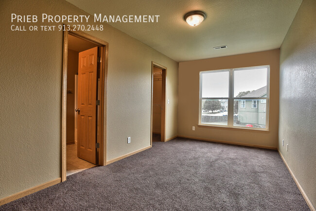 Building Photo - Cottage Park Townhome - Available March 24th