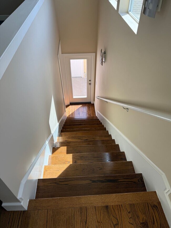 Building Photo - 4432 Bakman Ave
