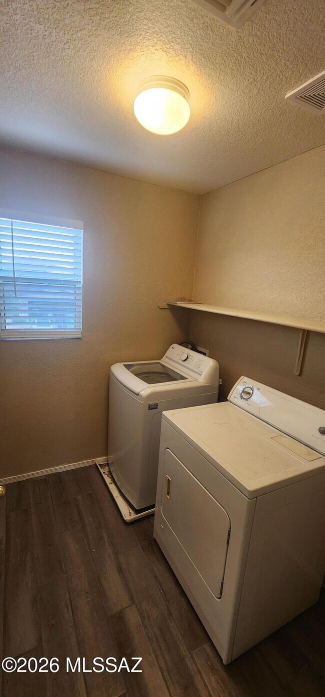 Building Photo - 1058 W Sea Star Dr