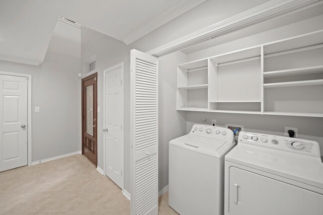 Building Photo - 1014 Rochow St