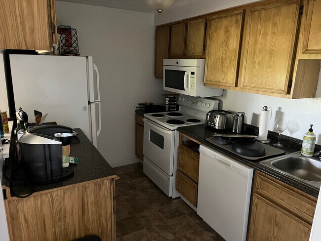 Building Photo - 27512 Evergreen Run