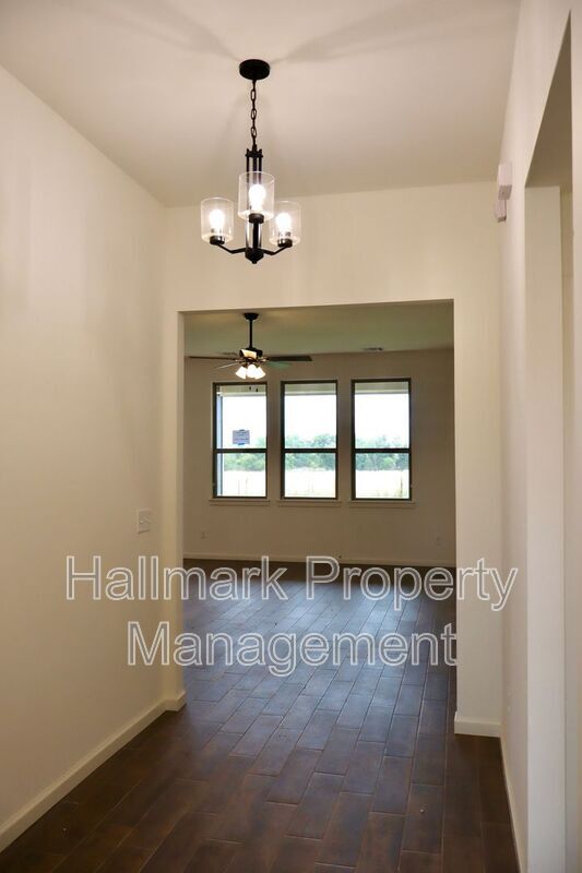 Building Photo - 626 Trails End Dr