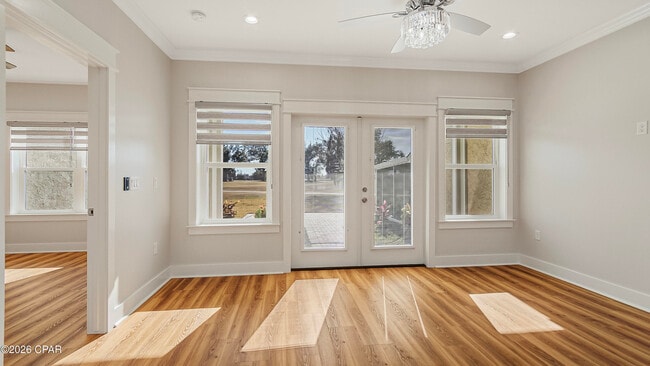 Building Photo - 1719 Country Club Dr