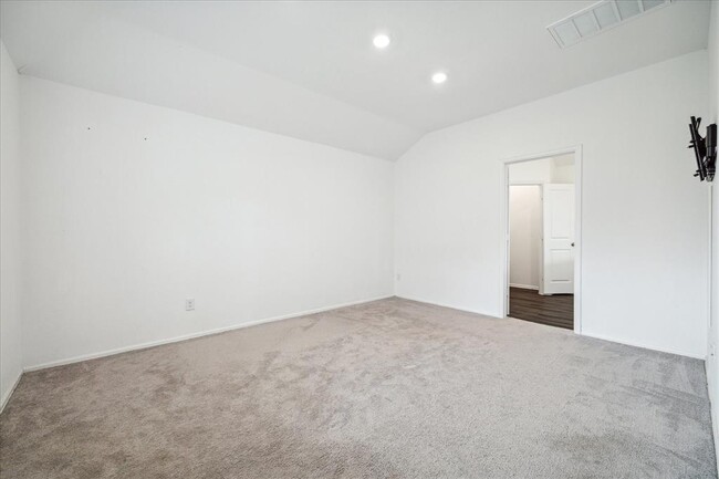 Building Photo - 26626 Daylily Grove St