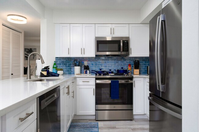 Building Photo - 380 Seaview Ct