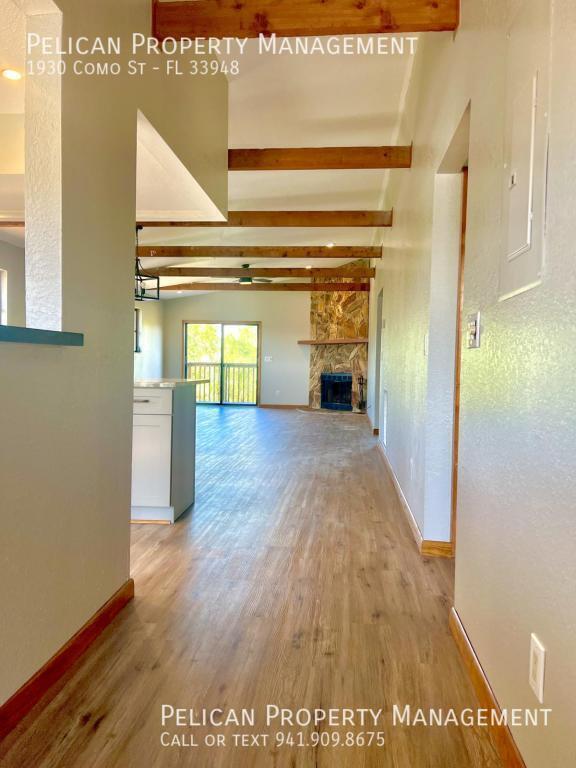 Building Photo - 1930 Como St