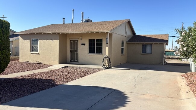 Primary Photo - 7748 Veracruz Ave