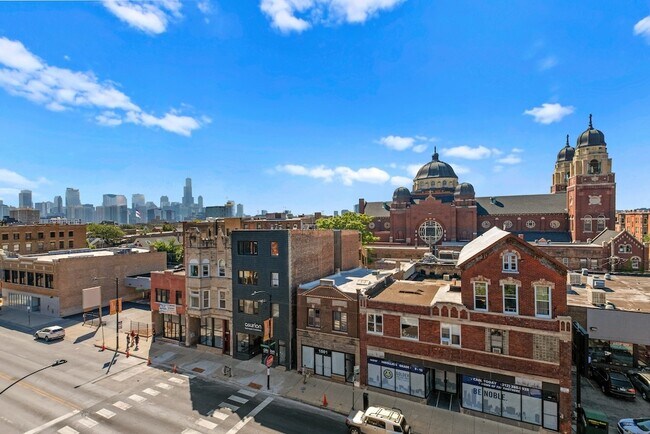 Building Photo - 808 N Greenview Ave
