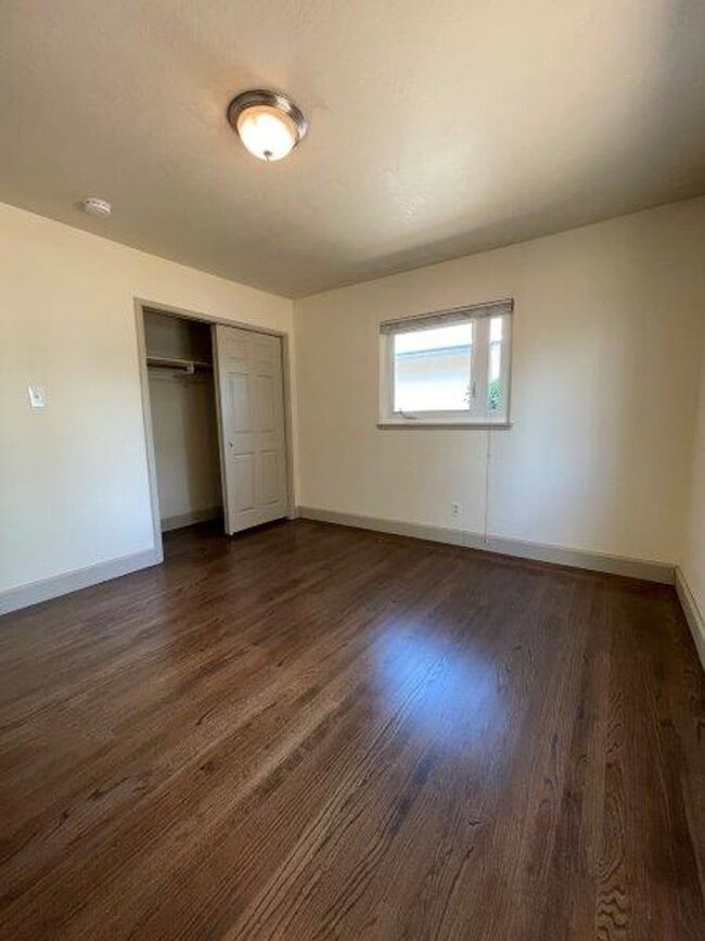 Building Photo - Gorgeous 2 Bedroom in Tahoe Park