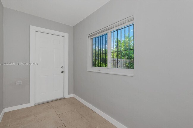 Building Photo - 221 NW 32nd St