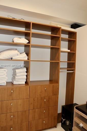 Building Photo - 20000 E Country Club Dr