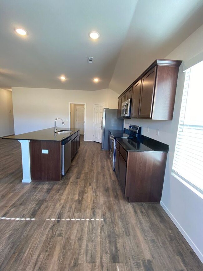 Building Photo - New Year's Promotion! Four Bedroom | Two B...