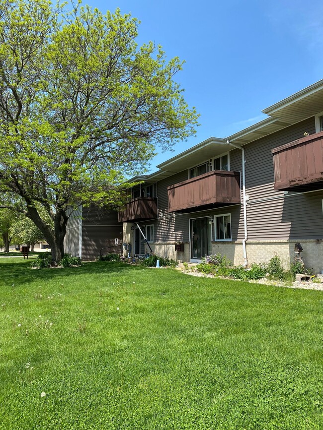 Building Photo - 2111 Refset Drive