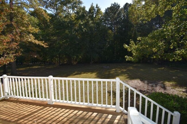 Building Photo - 202 Adler Ln