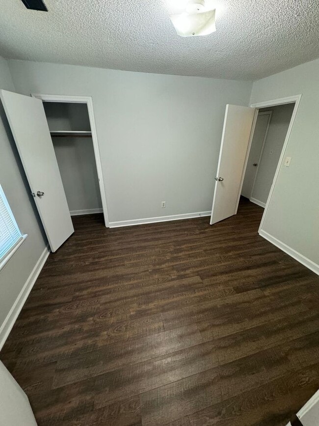 Building Photo - 3-Bedroom, 1.5-bathroom Brick Home with Garage ***RENT SPECIAL: FIRST MONTH FREE RENT!!!***