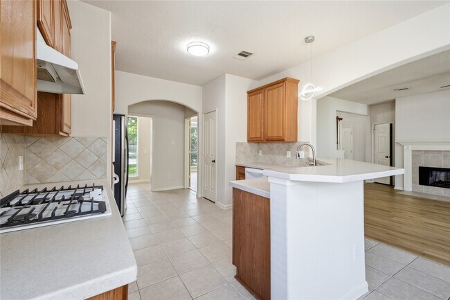 Building Photo - 6165 Darlington Ct