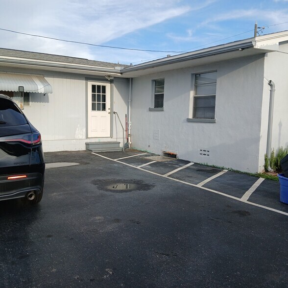Building Photo - 4055 46th Ave N
