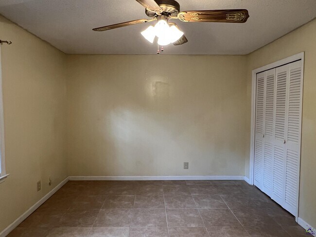 Building Photo - 3700 Dean Dr