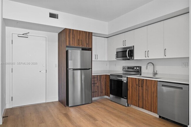 Building Photo - 2479 NE 192 St