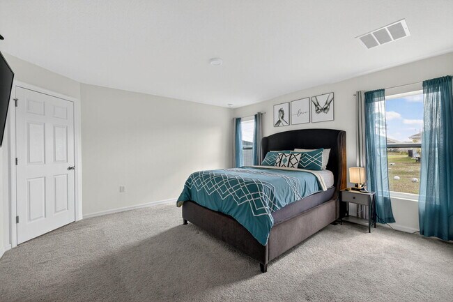 Building Photo - 644 SW Hoffenberg Ave