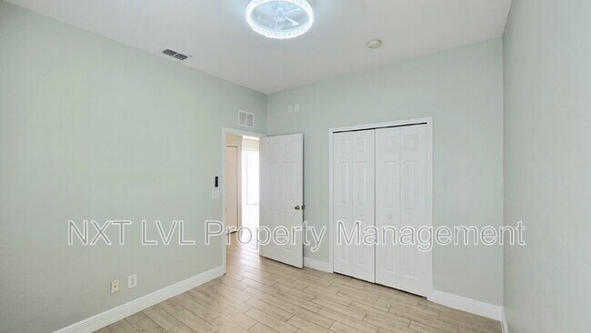 Building Photo - 2122 SW 29th Terrace