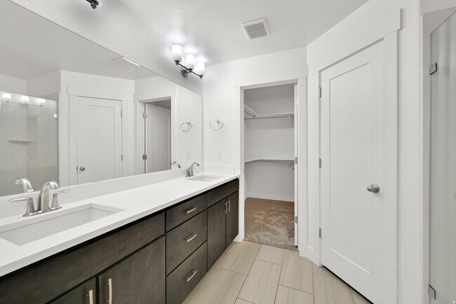 Building Photo - 2147 Kimber Ln