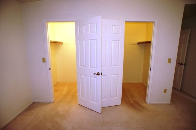 Building Photo - 2920 N La Chiquita Ave