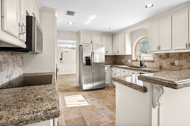 Building Photo - 2227 Parana Dr