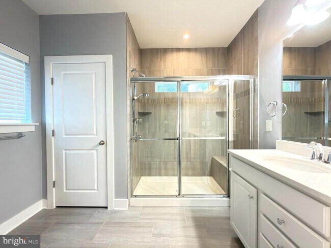 Building Photo - 2512 Buckthorn Dr