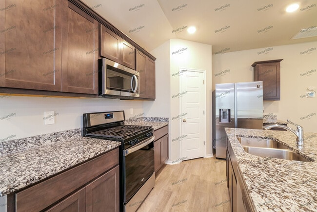 Building Photo - 2405 Iris Ct