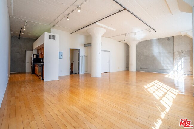 Building Photo - 420 San Pedro St