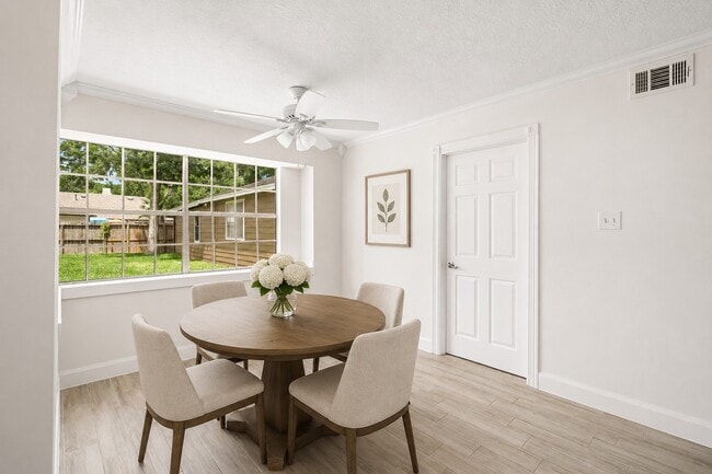 Building Photo - 560 Landfall Ln