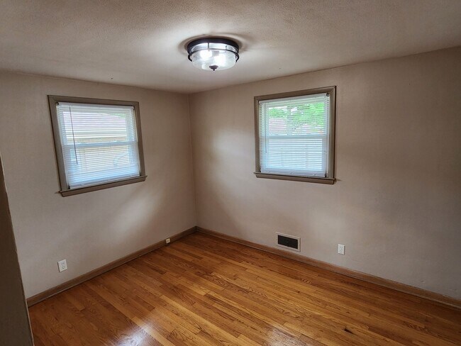 Building Photo - 4021 Harding Rd